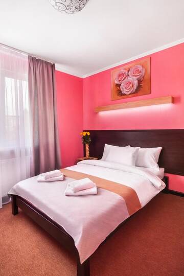Фото номера Большой двухместный номер с 1 кроватью Отель Orange Hotel г. Львов 3