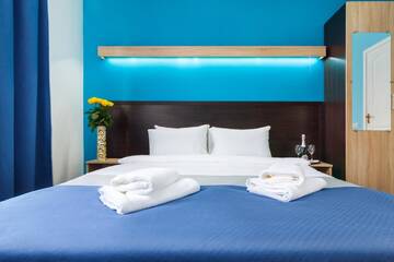 Фото номера Большой двухместный номер с 1 кроватью Отель Orange Hotel г. Львов 2