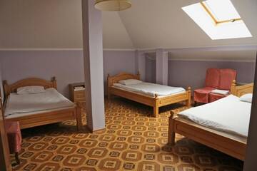 Фото номера Трехместный номер эконом-класса с общей ванной комнатой Отель Ekran Hotel г. Львов 3