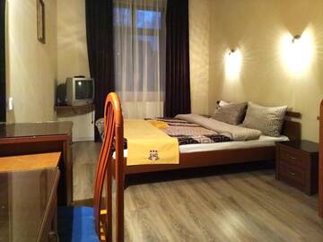 Фото номера Двухместный номер с 1 кроватью и общей ванной комнатой Хостелы Eney Hostel г. Львов 4