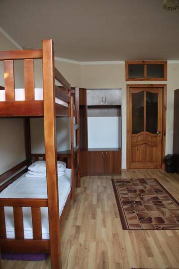 Фото номера Кровать в общем 8-местном номере Хостелы Lions Heart Hostel г. Львов 4