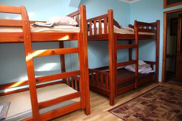 Фото номера Кровать в общем 9-местном номере Хостелы Lions Heart Hostel г. Львов 6