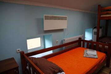Фото номера Кровать в общем 9-местном номере Хостелы Lions Heart Hostel г. Львов 4