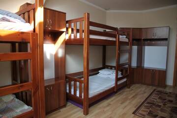 Фото номера Кровать в общем 8-местном номере Хостелы Lions Heart Hostel г. Львов 5