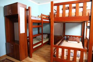 Фото номера Кровать в общем 9-местном номере Хостелы Lions Heart Hostel г. Львов 7