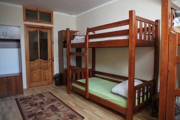 Фото номера Кровать в общем 8-местном номере Хостелы Lions Heart Hostel г. Львов 3