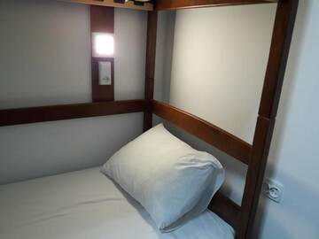 Фото номера Кровать в общем 4-местном номере для мужчин и женщин Хостелы Hostel Lubin г. Львов 4