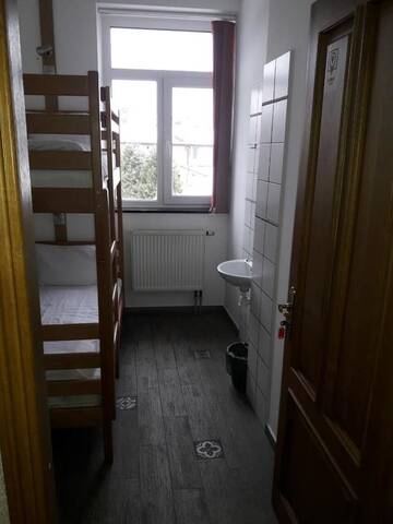 Фото номера Спальное место на двухъярусной кровати в общем номере для мужчин и женщин Хостелы Hostel Lubin г. Львов 3