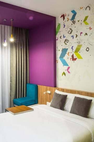 Фото номера Стандартный номер с кроватью размера &quot;queen-size&quot; Отель Ibis Styles Lviv Center г. Львов 3