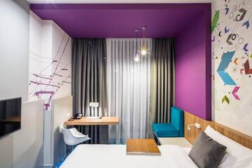 Фото номера Стандартный номер с кроватью размера &quot;queen-size&quot; Отель Ibis Styles Lviv Center г. Львов 2