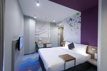 Фото номера Стандартный номер с кроватью размера &quot;queen-size&quot; Отель Ibis Styles Lviv Center г. Львов 5
