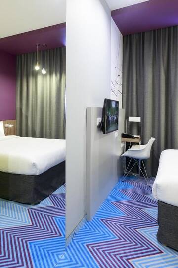 Фото номера Стандартный номер с кроватью размера &quot;queen-size&quot; Отель Ibis Styles Lviv Center г. Львов 6