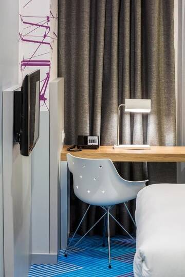Фото номера Стандартный номер с кроватью размера &quot;queen-size&quot; Отель Ibis Styles Lviv Center г. Львов 8