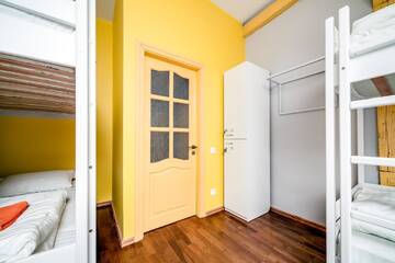 Фото номера Кровать в общем 6-местном номере для мужчин и женщин Хостелы Park Plus Hostel г. Львов 7