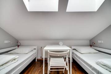 Фото номера Кровать в общем 8-местном номере для мужчин и женщин Хостелы Park Plus Hostel г. Львов 9