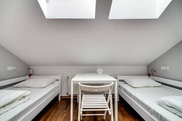 Фото номера Кровать в общем 8-местном номере для мужчин и женщин Хостелы Park Plus Hostel г. Львов 5