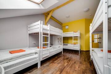 Фото номера Кровать в общем 8-местном номере для мужчин и женщин Хостелы Park Plus Hostel г. Львов 6
