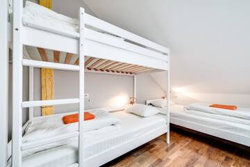 Фото номера Кровать в общем 6-местном номере для мужчин и женщин Хостелы Park Plus Hostel г. Львов 5