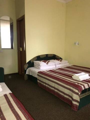 Фото номера Трехместный номер с душем Мини-отель Hotel 18 г. Львов 2