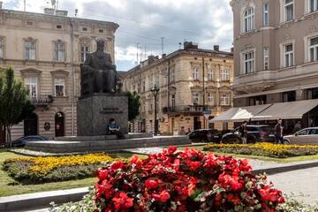 Фото номера Апартаменты с 2 спальнями Апартаменты Modern 2BR Apartment in Central Lviv г. Львов 36
