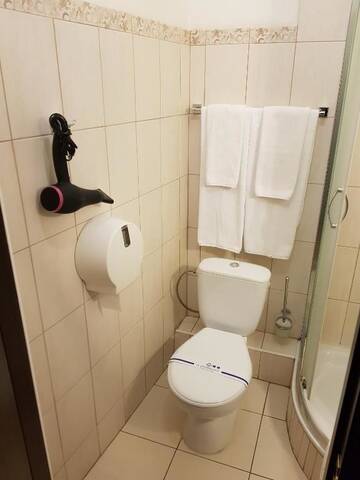 Фото номера Бюджетный двухместный номер с 2 отдельными кроватями Отель Apart-Hotel City Center Contrabas г. Львов 7