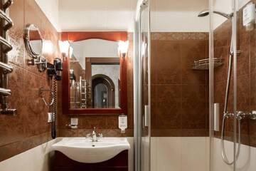 Фото номера Классический люкс с балконом Гостевой дом Luxury Boutique Andreevskiy г. Львов 5