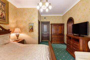 Фото номера Классический люкс с балконом Гостевой дом Luxury Boutique Andreevskiy г. Львов 8