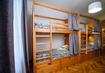 Фото номера Кровать в общем 8-местном номере Хостелы Coffee Home Hostel г. Львов 5