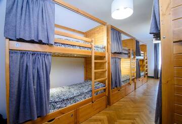 Фото номера Спальное место в 12-местном общем номере «Комфорт» Хостелы Coffee Home Hostel г. Львов 5