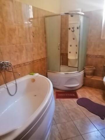 Фото номера Бюджетный двухместный номер с 2 отдельными кроватями Хостелы Эпл Хостел г. Львов 2