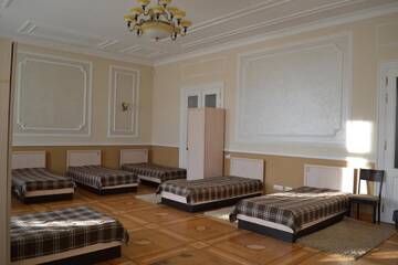 Фото номера Семейный номер с 10 односпальными кроватями Отель Mini-Hotel Under The Roof г. Львов 3
