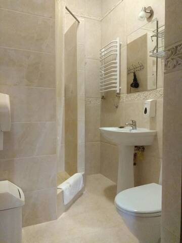 Фото номера Улучшенный двухместный номер с 1 кроватью Отель Aparthotel NA DOBU г. Львов 13
