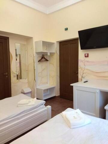 Фото номера Двухместный номер с 2 отдельными кроватями Отель Aparthotel NA DOBU г. Львов 8