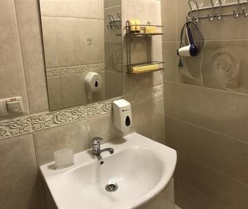 Фото номера Двухместный номер с 2 отдельными кроватями Отель Aparthotel NA DOBU г. Львов 6