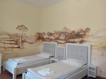 Фото номера Улучшенный двухместный номер с 2 отдельными кроватями Отель Aparthotel NA DOBU г. Львов 6
