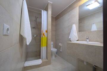 Фото номера Номер с кроватью размера «king-size» Отель Advenus Hotel г. Львов 4