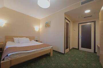 Фото номера Номер с кроватью размера «king-size» Отель Advenus Hotel г. Львов 2