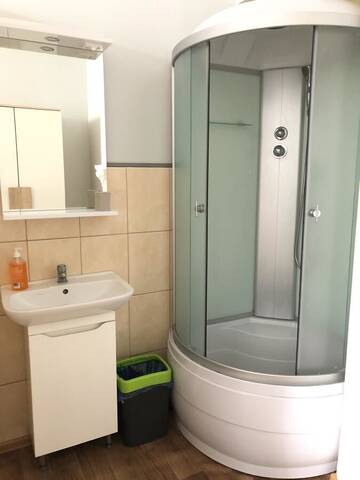 Фото номера Двухместный номер Делюкс с 1 кроватью и душем Хостелы A1 Hostel г. Львов 4