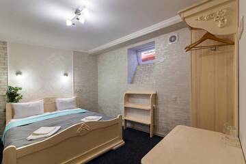 Фото номера Стандартный четырехместный номер Отель Family Hotel г. Львов 5