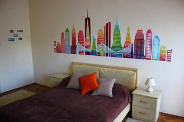 Фото номера Двухместный номер с 1 кроватью и балконом Хостелы New York Hostel г. Львов 3