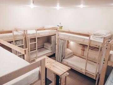 Фото номера Кровать в общем 8-местном номере для мужчин и женщин Хостелы AntiHostel Forrest г. Львов 7