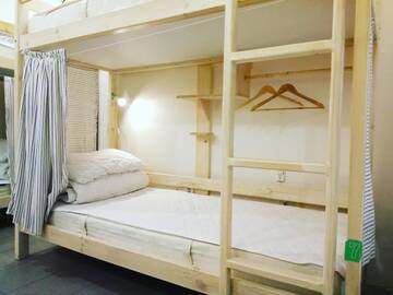 Фото номера Кровать в общем 8-местном номере для мужчин и женщин Хостелы AntiHostel Forrest г. Львов 4