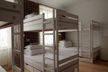 Фото номера Кровать в общем 8-местном номере Хостелы Free People Hostel г. Львов 4