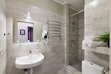 Фото номера Трехместный номер Делюкс Отель Family Residence Boutique Hotel г. Львов 15