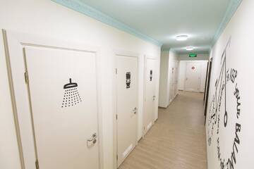 Фото номера Кровать в общем 4-местном номере для мужчин и женщин Отель DREAM Inn Lviv г. Львов 9