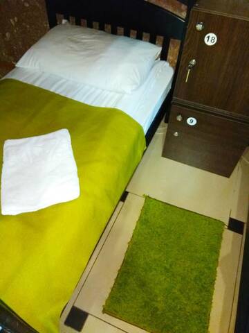 Фото номера Кровать в общем 8-местном номере для мужчин и женщин Хостелы Guest House Pid Dubom г. Львов 2