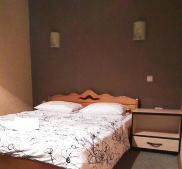 Фото номера Двухместный номер с 1 кроватью и общей ванной комнатой Хостелы Guest House Pid Dubom г. Львов 4