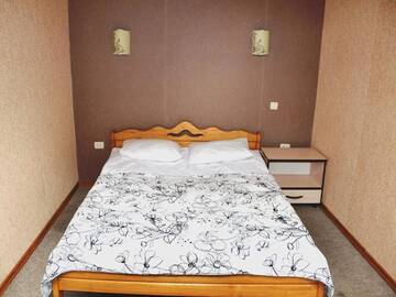 Фото номера Двухместный номер с 1 кроватью и общей ванной комнатой Хостелы Guest House Pid Dubom г. Львов 7