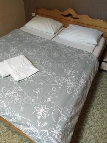 Фото номера Трехместный номер с общей ванной комнатой Хостелы Guest House Pid Dubom г. Львов 2