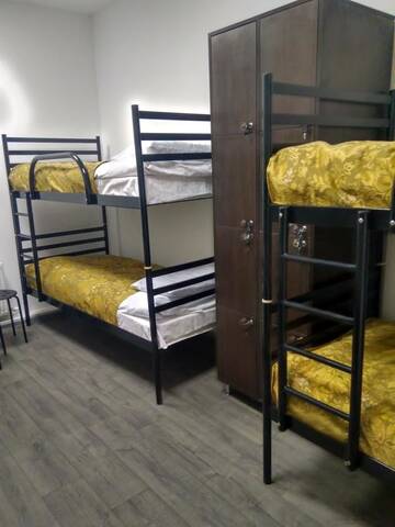 Фото номера Кровать в общем 8-местном номере Хостелы Art Galery Hostel г. Львов 2